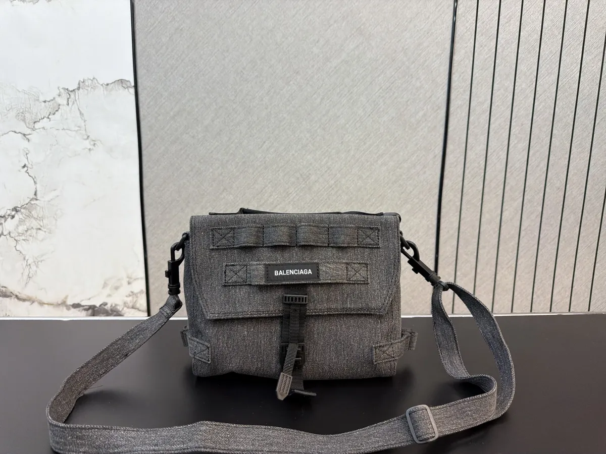 Balenciaga Flap Messenger Bag - 22 × 19 cm — source photograph 1 of 3