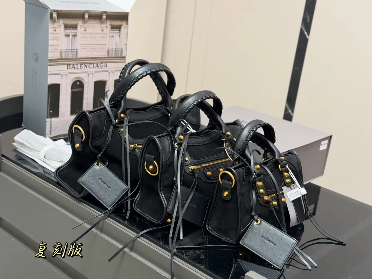 Balenciaga Handbag - 24 cm Options — source photograph 1 of 3