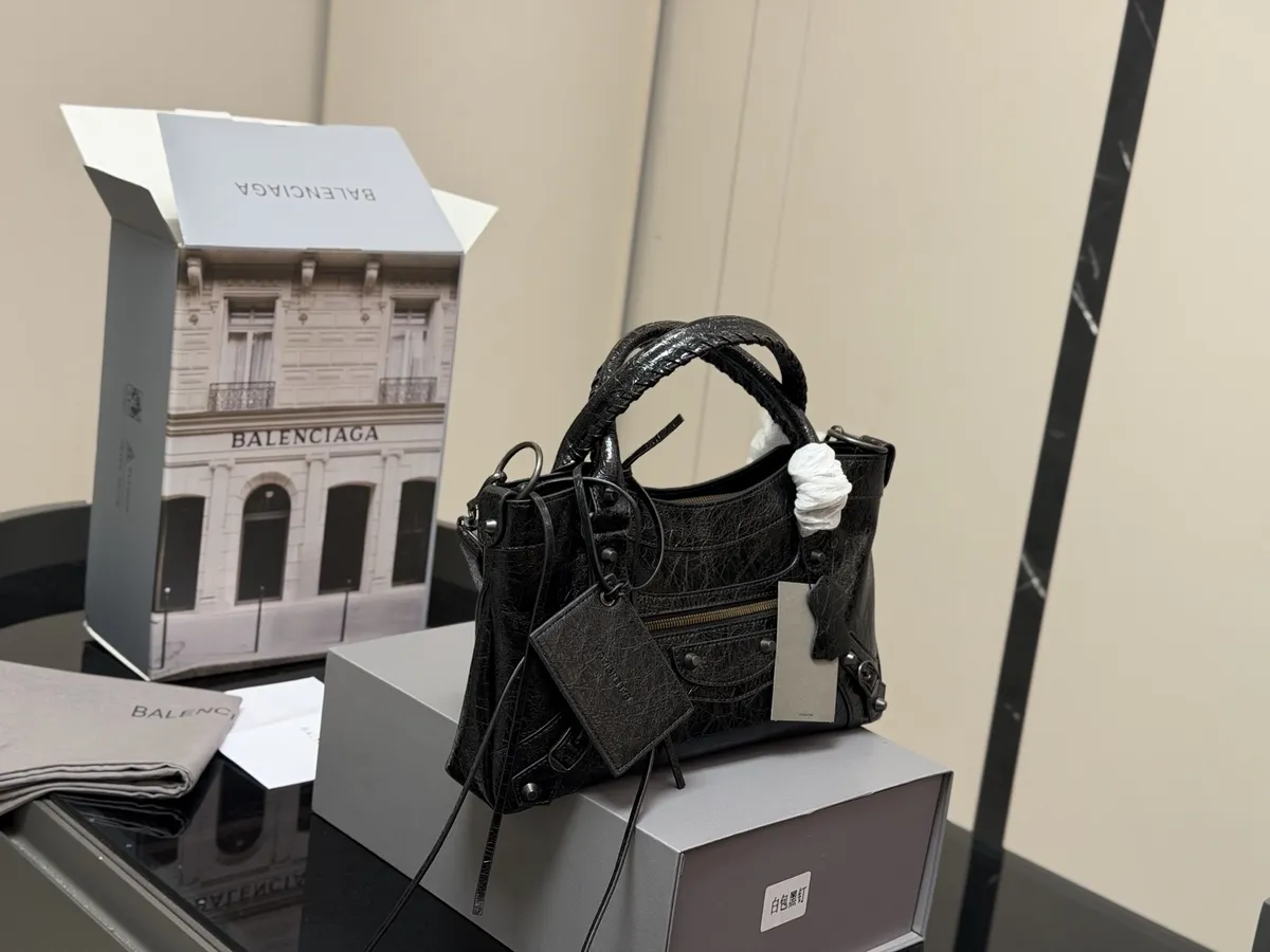 Balenciaga Handbag - 32 × 20 cm — source photograph 1 of 3