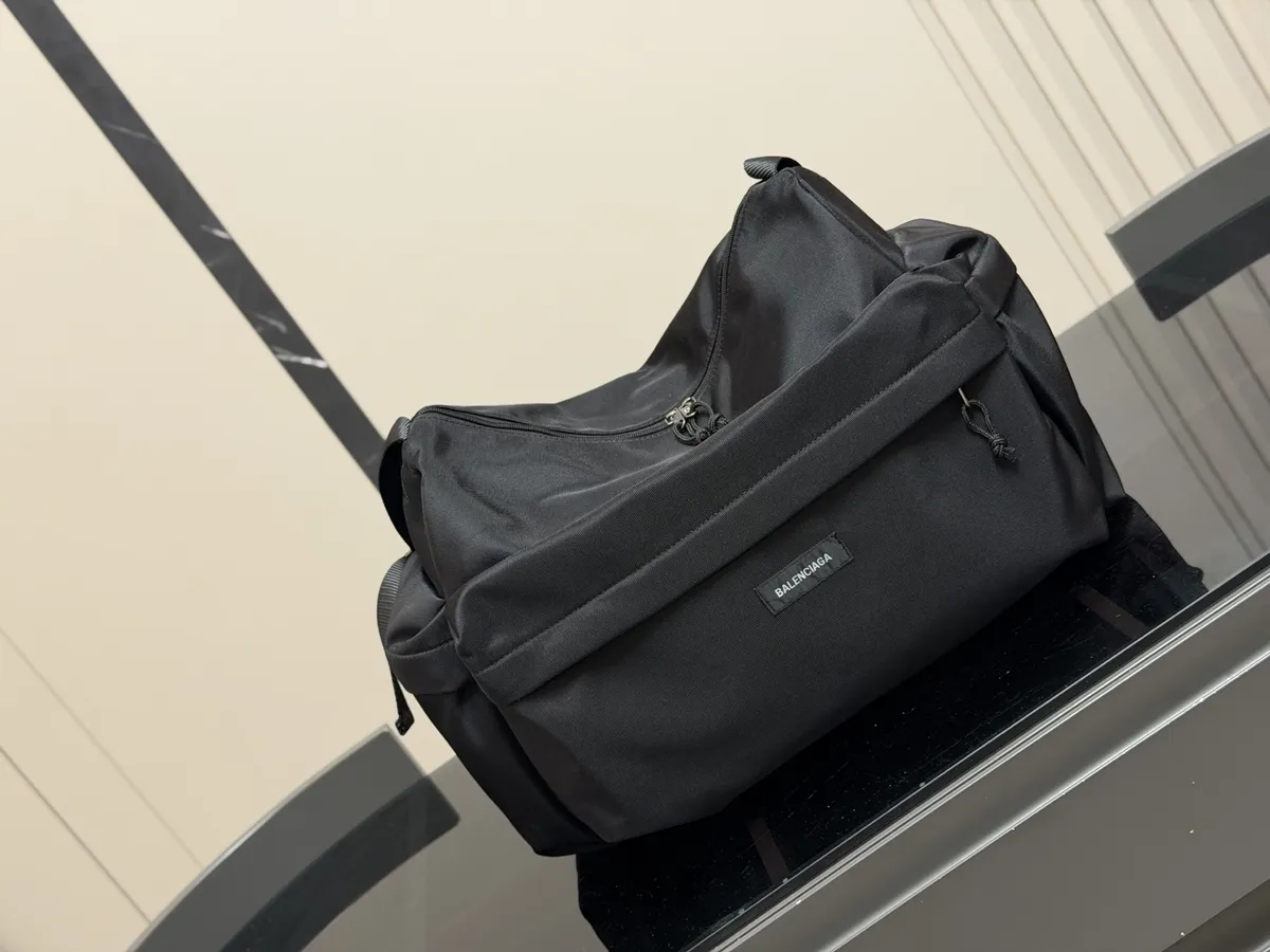 Balenciaga Handbag - 40 × 31 cm — source photograph 1 of 3