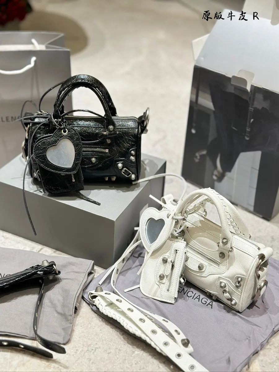 Balenciaga Le Cagole Travel Bag - 19.8 × 14 × 11.9 cm — source photograph 1 of 3