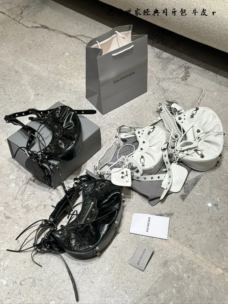 Balenciaga Le Cagole Woven Strap Crossbody Bag - 22 cm Options — source photograph 1 of 3