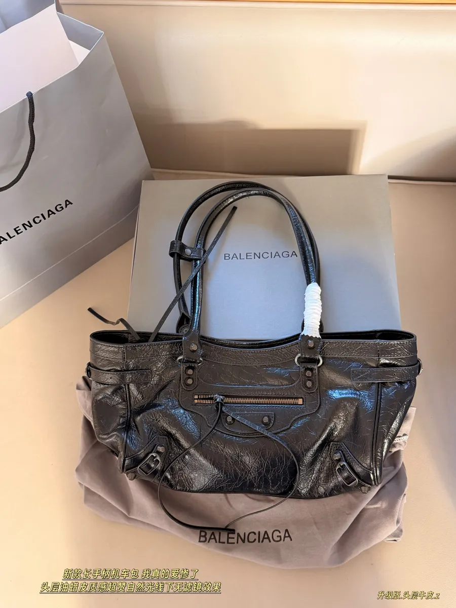 Balenciaga Le City Handbag - 32 × 20 cm — source photograph 1 of 3