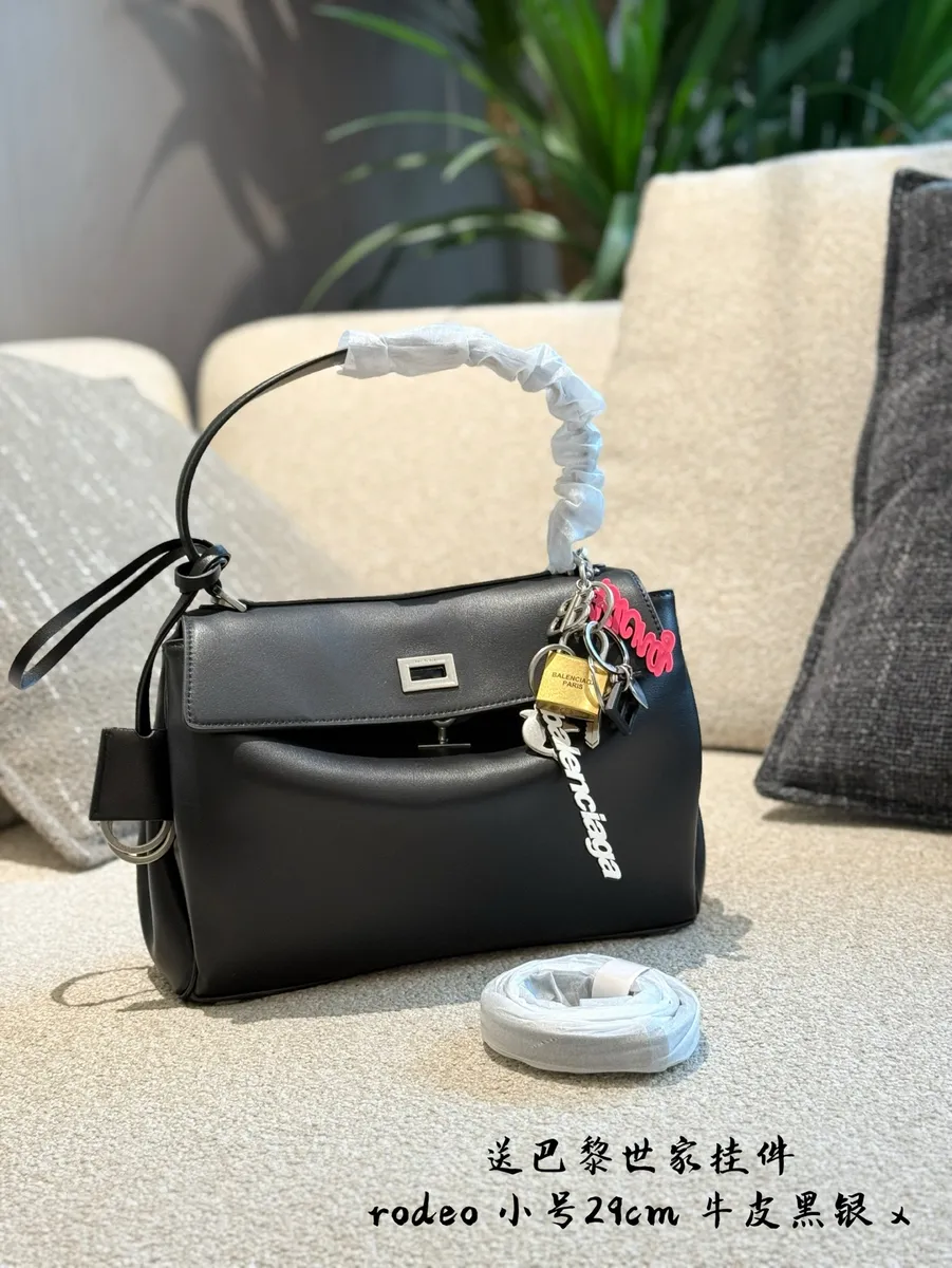 Balenciaga Rodeo Handbag - 29 cm — source photograph 1 of 3