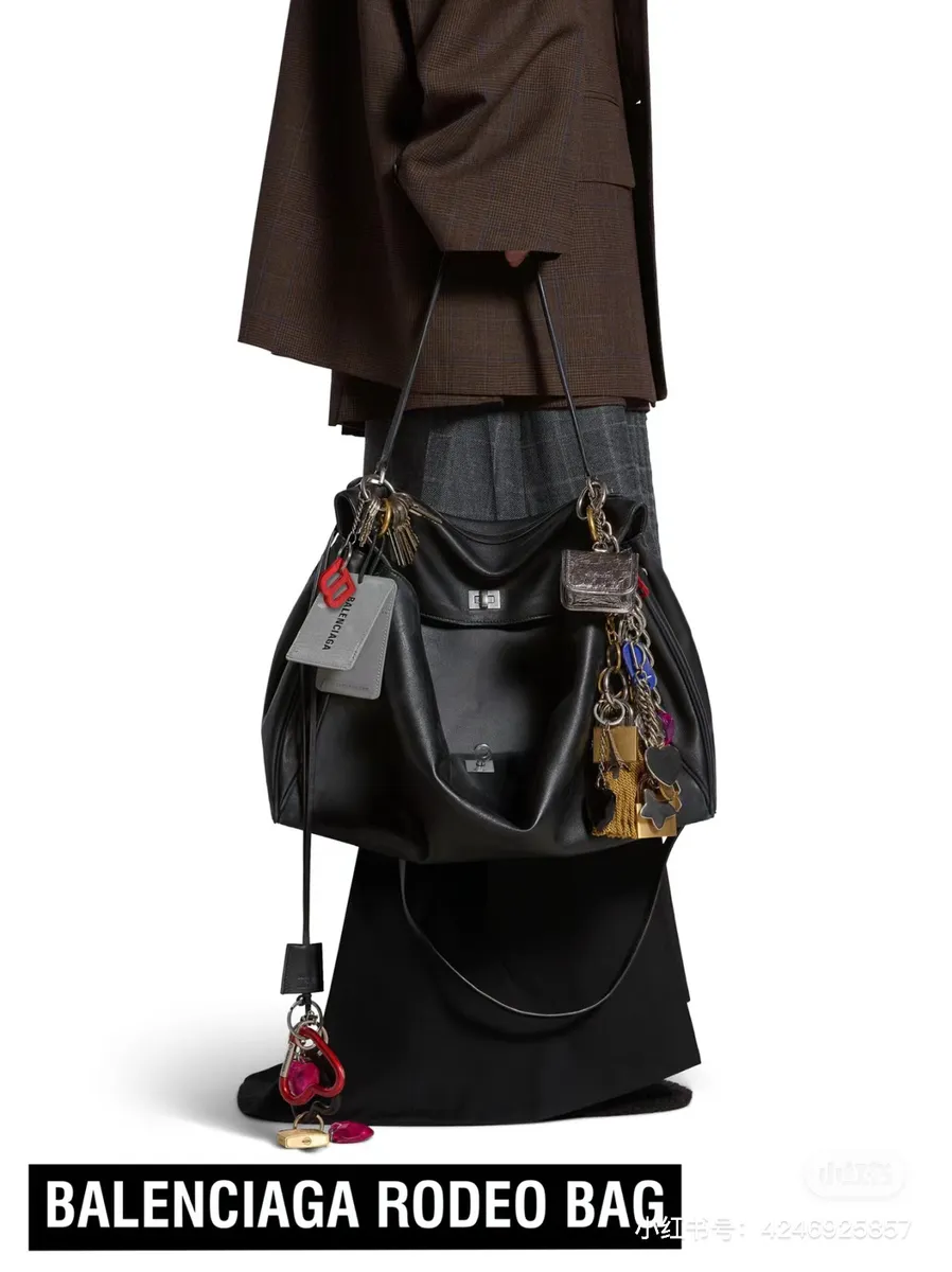 Balenciaga Rodeo Handbag — source photograph 1 of 3