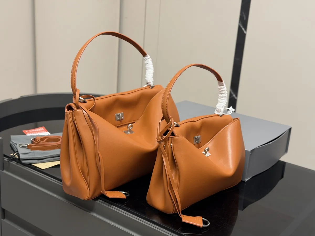 Balenciaga Rodeo Mini Bag - 29 × 20 cm Options — source photograph 1 of 3