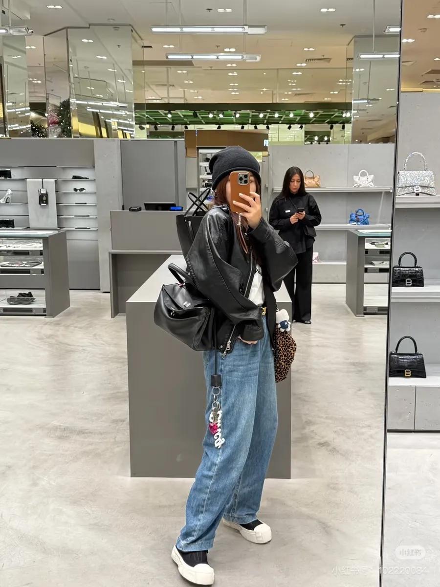 Balenciaga Rodeo Mini Bag — source photograph 1 of 3