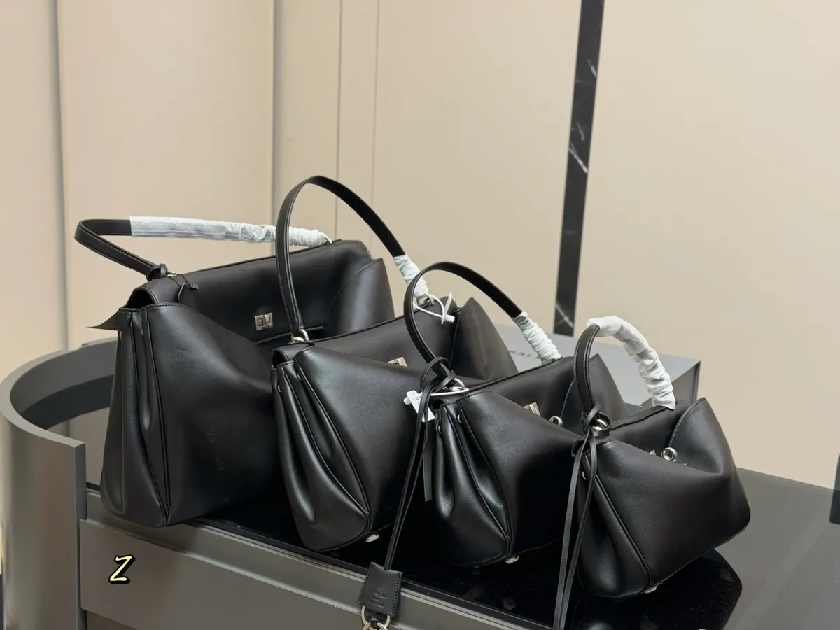 Balenciaga Rodeo Tote Bag - 40 × 30 cm Options — source photograph 1 of 3