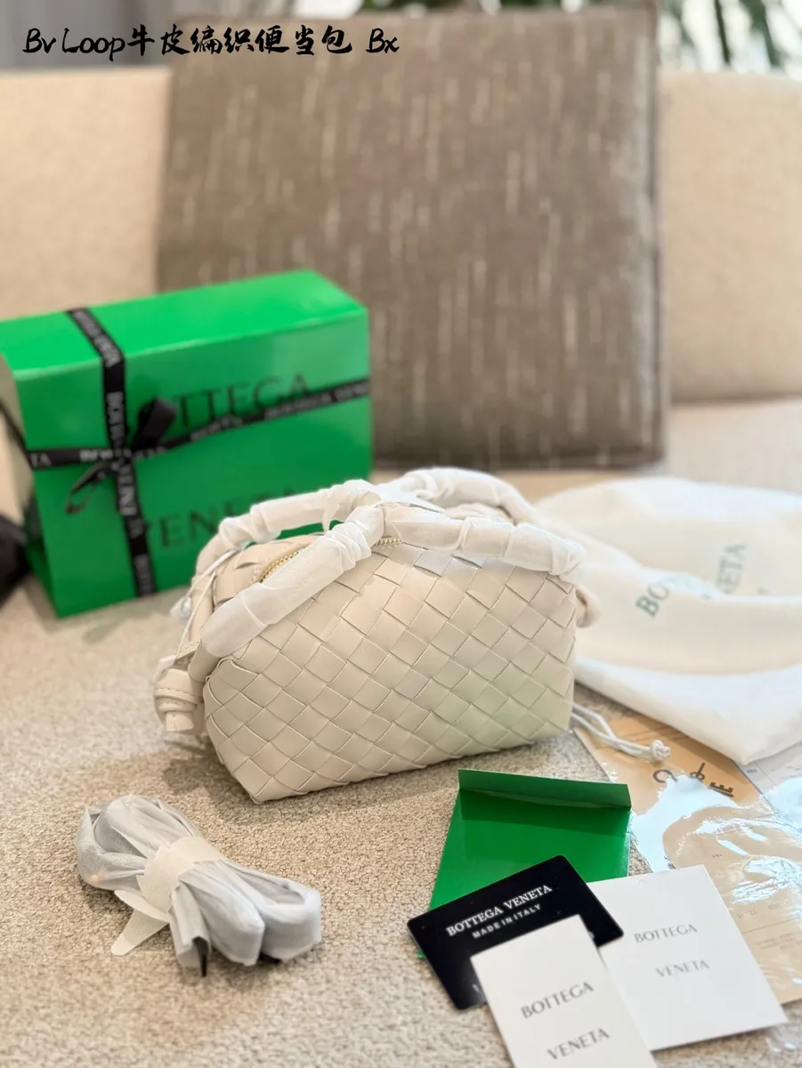 Bottega Veneta Loop Woven Crossbody Bag - 19 cm — source photograph 1 of 3