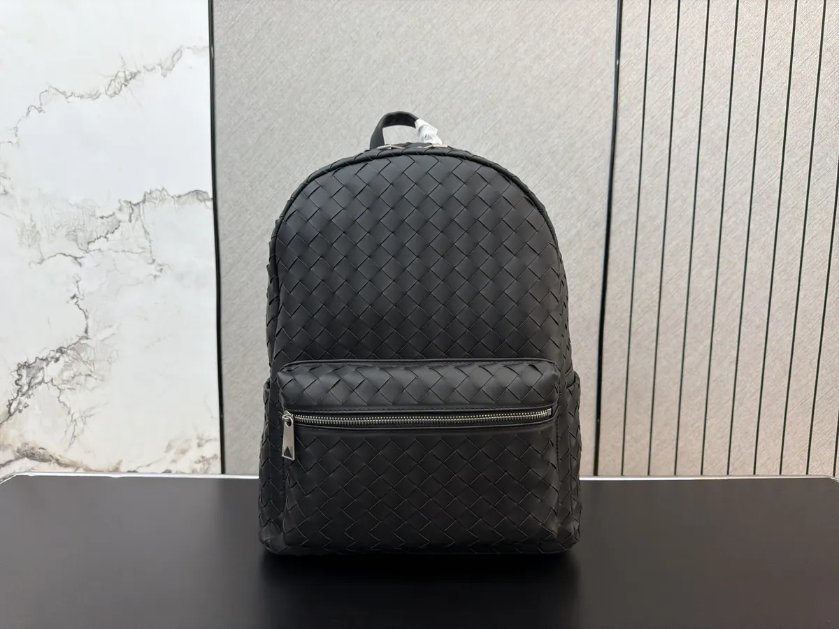Bottega Veneta Woven Backpack - 32 × 42 cm — source photograph 1 of 3