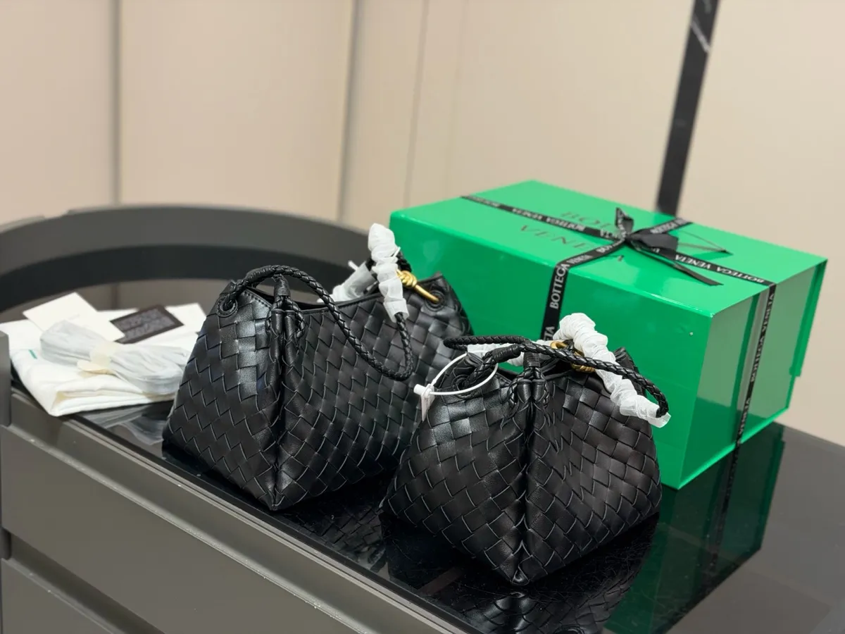 Bottega Veneta Woven Tote Bag - 30 × 17 cm Options — source photograph 1 of 3