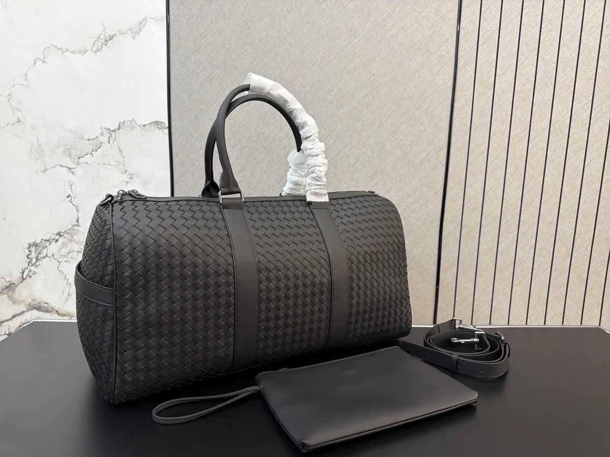 Bottega Veneta Woven Travel Bag - 50 × 27 cm — source photograph 1 of 3