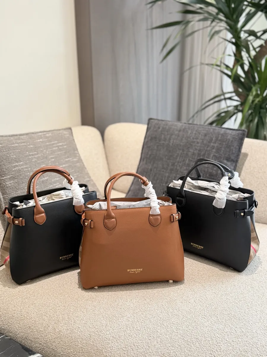Burberry Banner Top Handle Bag - 30 cm — source photograph 1 of 3
