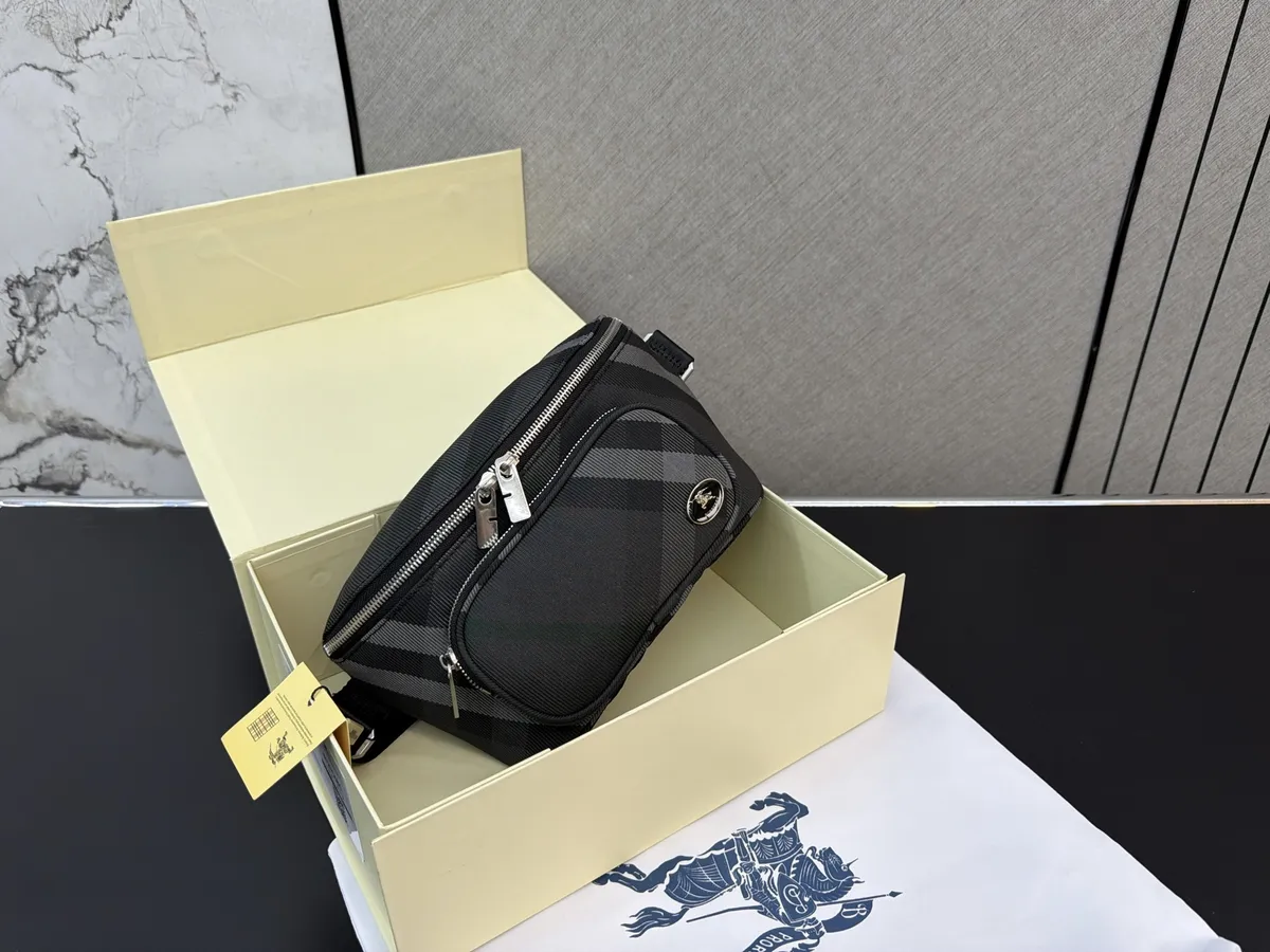 Burberry Check Belt Bag - 27 × 14 cm — source photograph 1 of 3