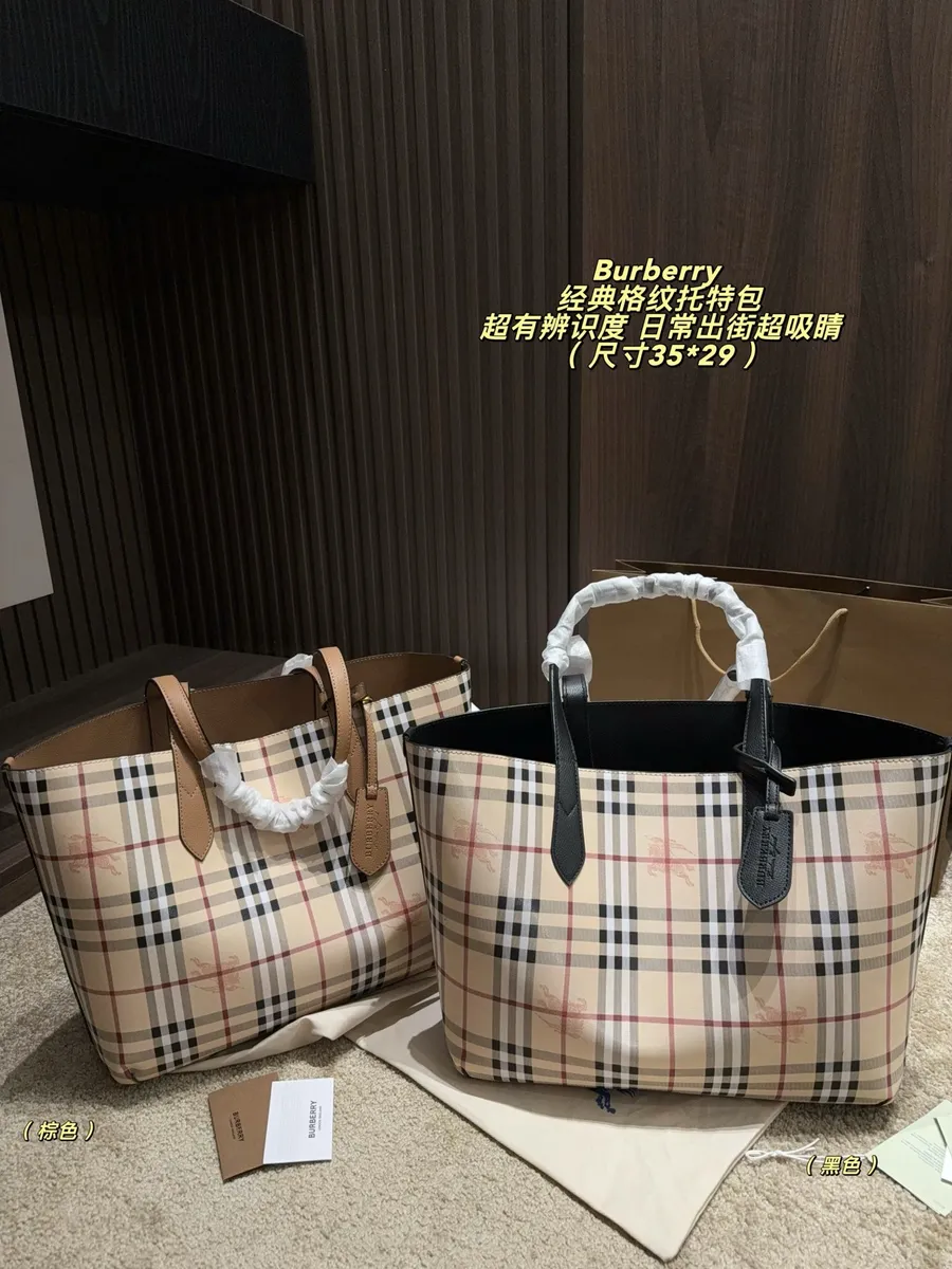 Burberry Check Canvas Tote Bag — source photograph 1 of 3