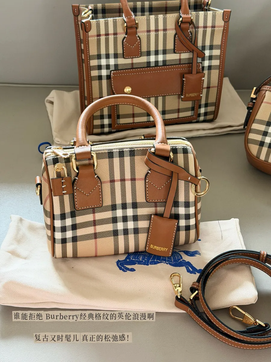 Burberry Check Satchel Bag - 18.5 × 12 cm — source photograph 1 of 3