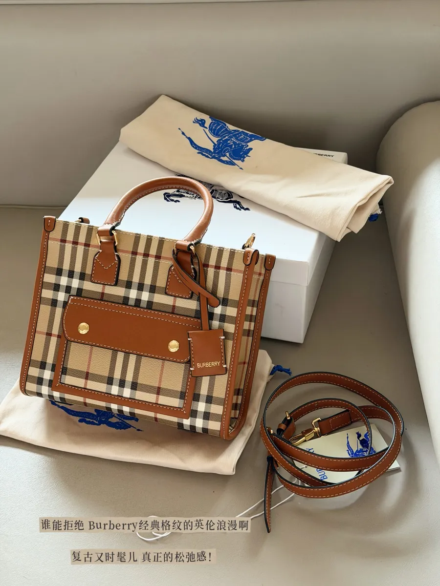 Burberry Freya Tote Bag - 23 × 20 cm — source photograph 1 of 3