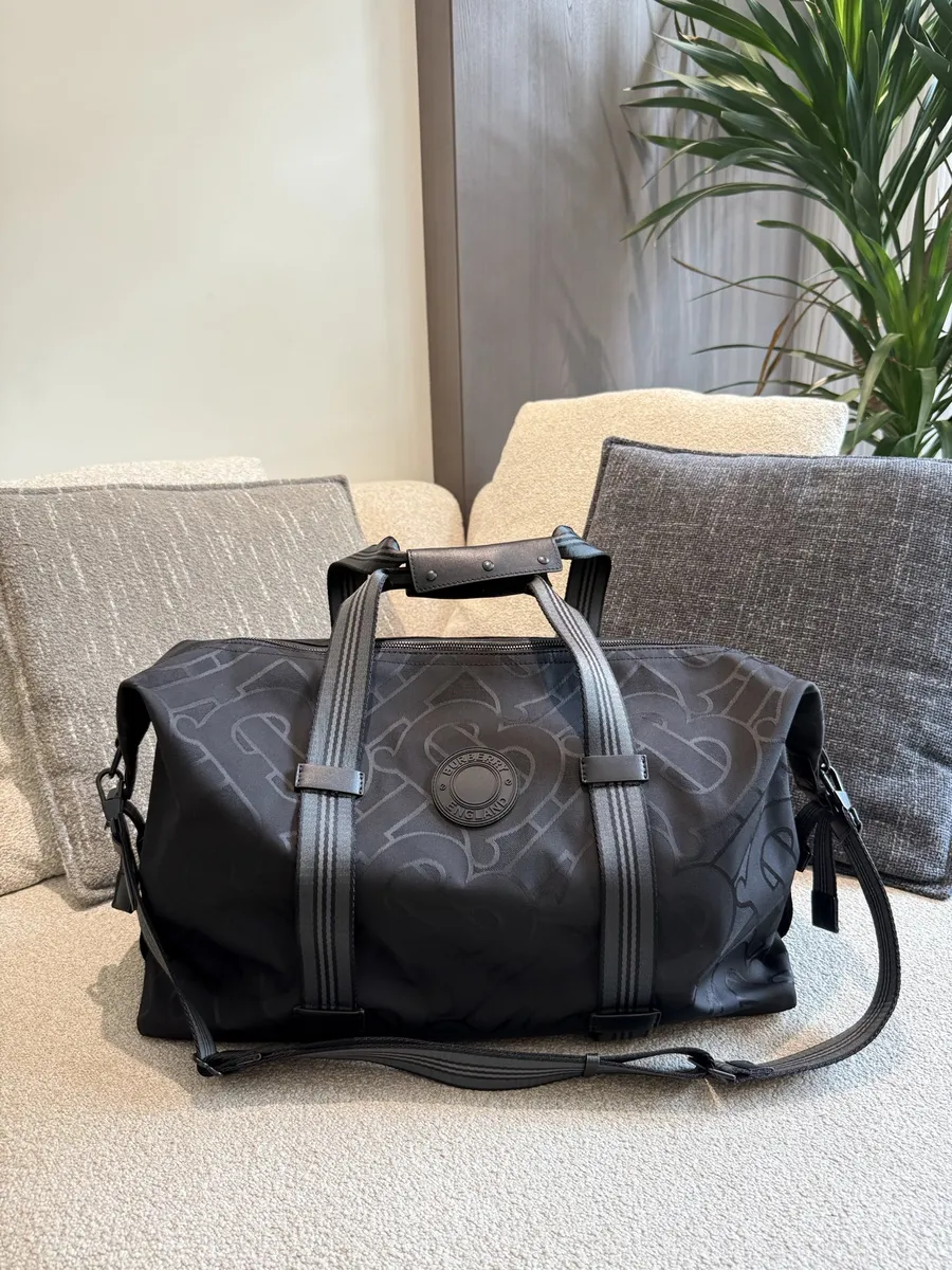 Burberry Printed Travel Bag - 45 cm — source photograph 1 of 3