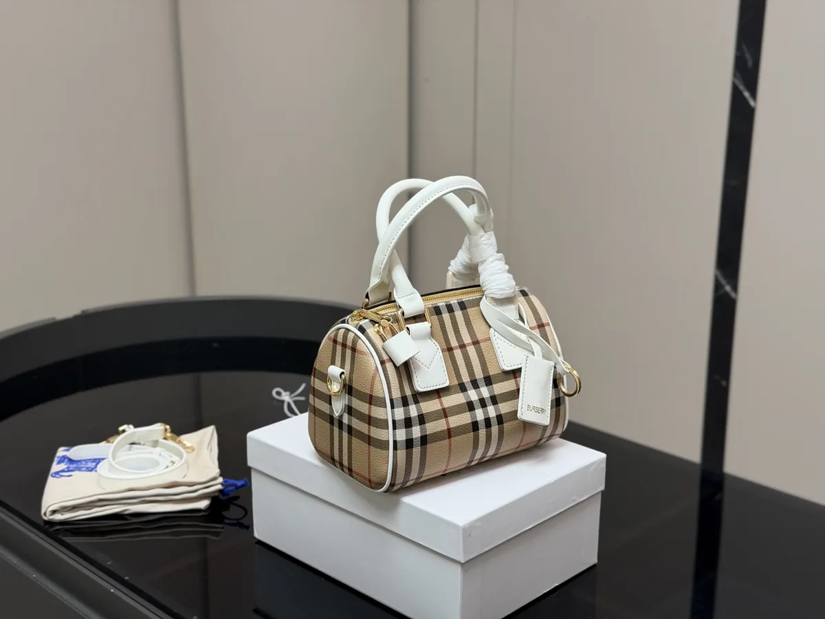 Burberry Satchel Bag - 20 × 13 cm — source photograph 1 of 3