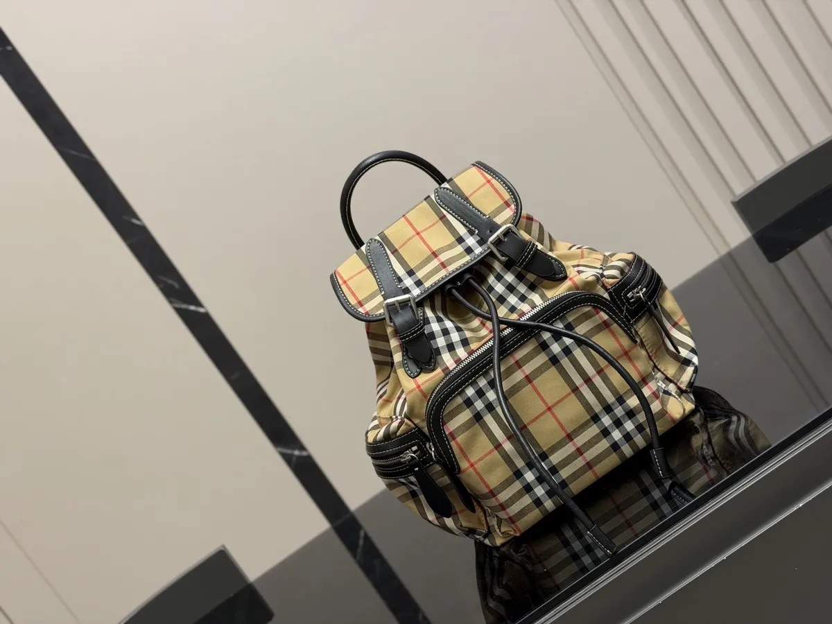 Burberry Trench Nylon Backpack - 23 × 30 cm — source photograph 1 of 3