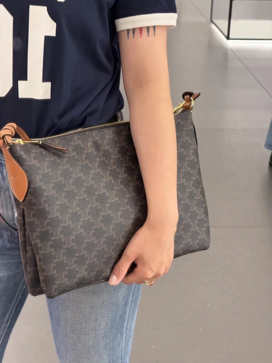 Celine Crossbody Bag - 36.5 × 24 × 10 cm — source photograph 1 of 3