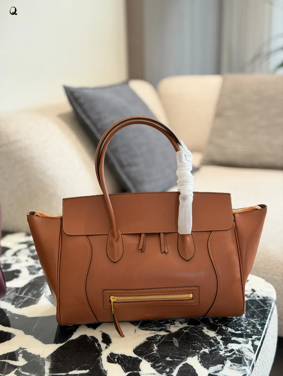 Celine Luggage Crossbody Bag - 38.5 × 11.5 × 16.5 cm — source photograph 1 of 3