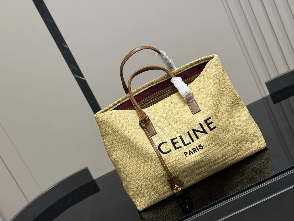 Celine Triomphe Tote Bag - 42 × 30 cm — source photograph 1 of 3