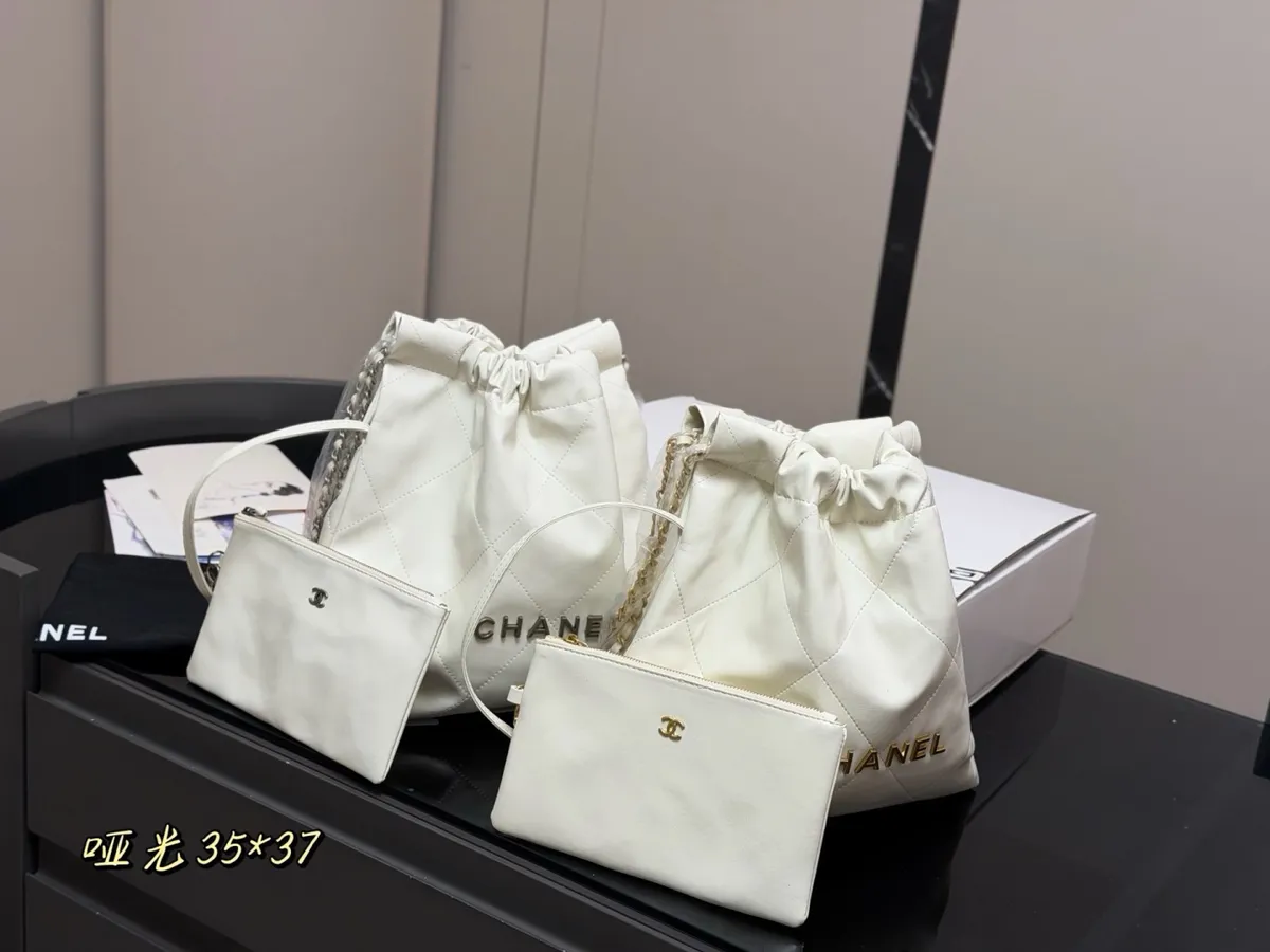 Chanel 22 Bag Handbag - 35 × 37 cm — source photograph 1 of 3