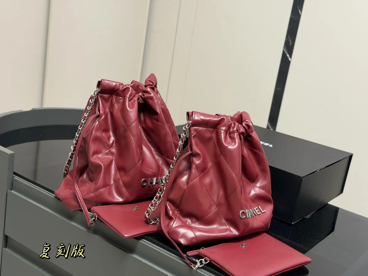 Chanel 22 Bag Handbag - 38 cm Options — source photograph 1 of 3
