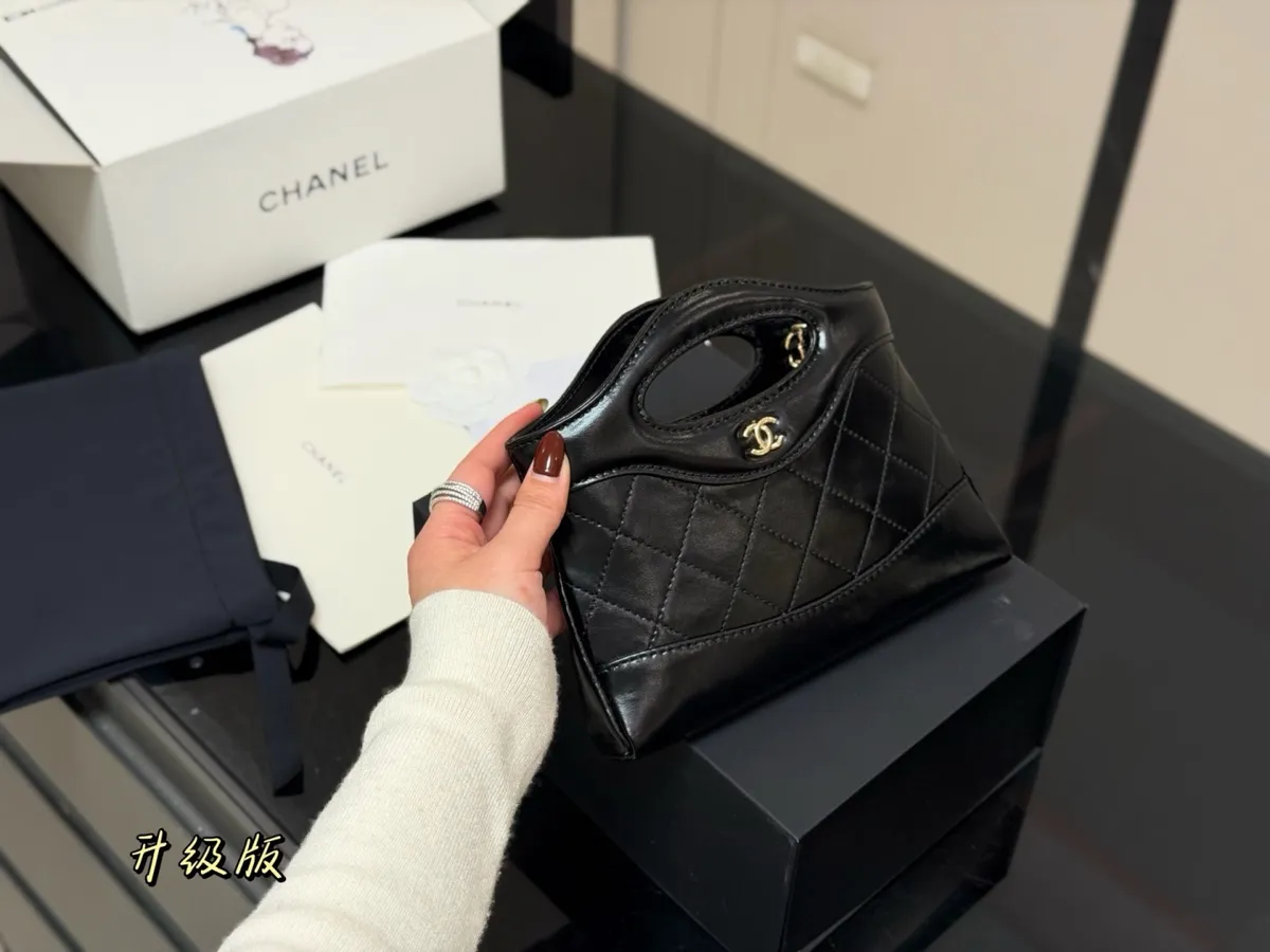 Chanel 31 Bag Mini Bag Replica - 20 × 14 cm — source photograph 1 of 3