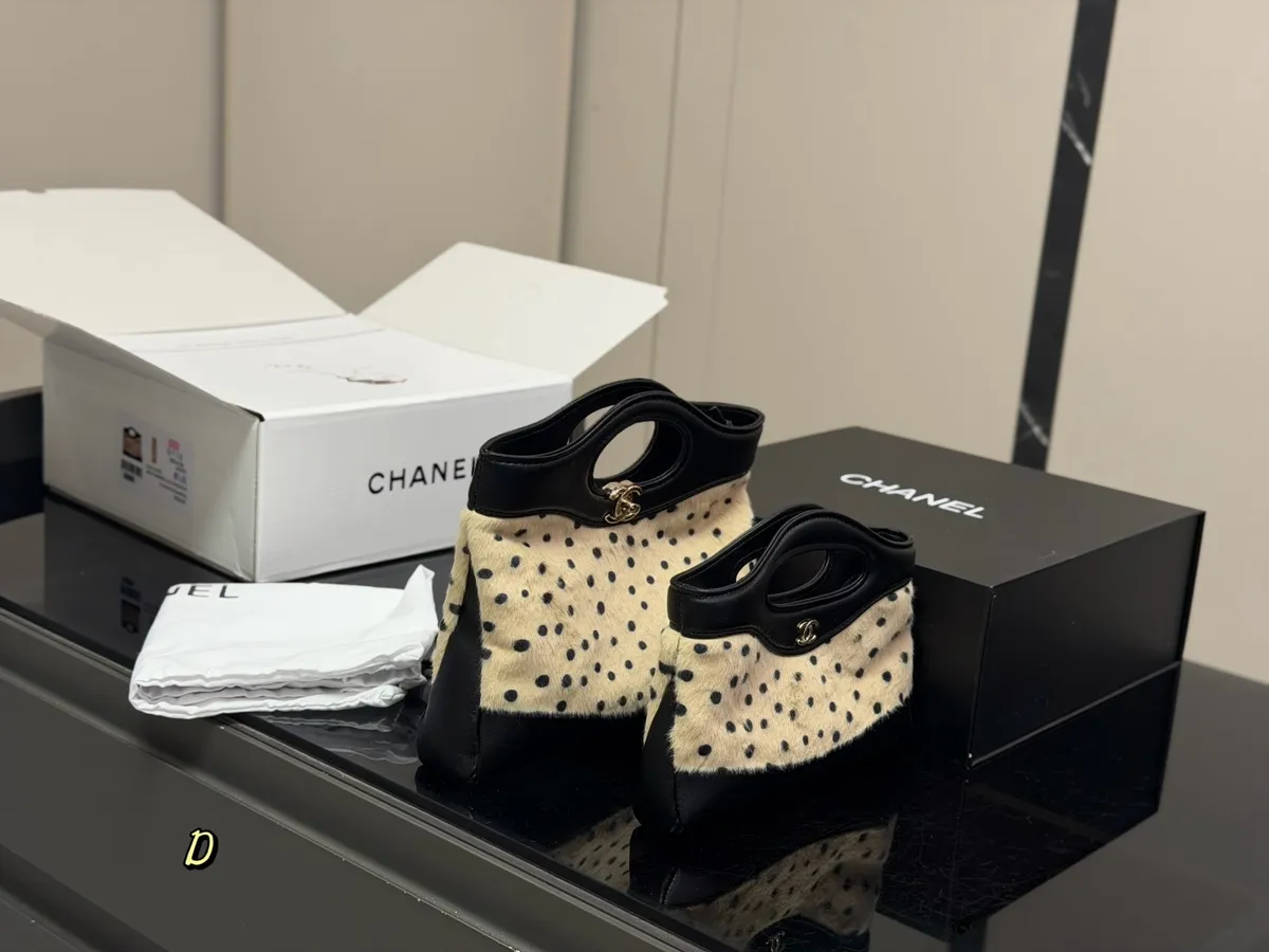 Chanel 31 Bag Mini Bag Replica - 23 × 19 cm Options — source photograph 1 of 3