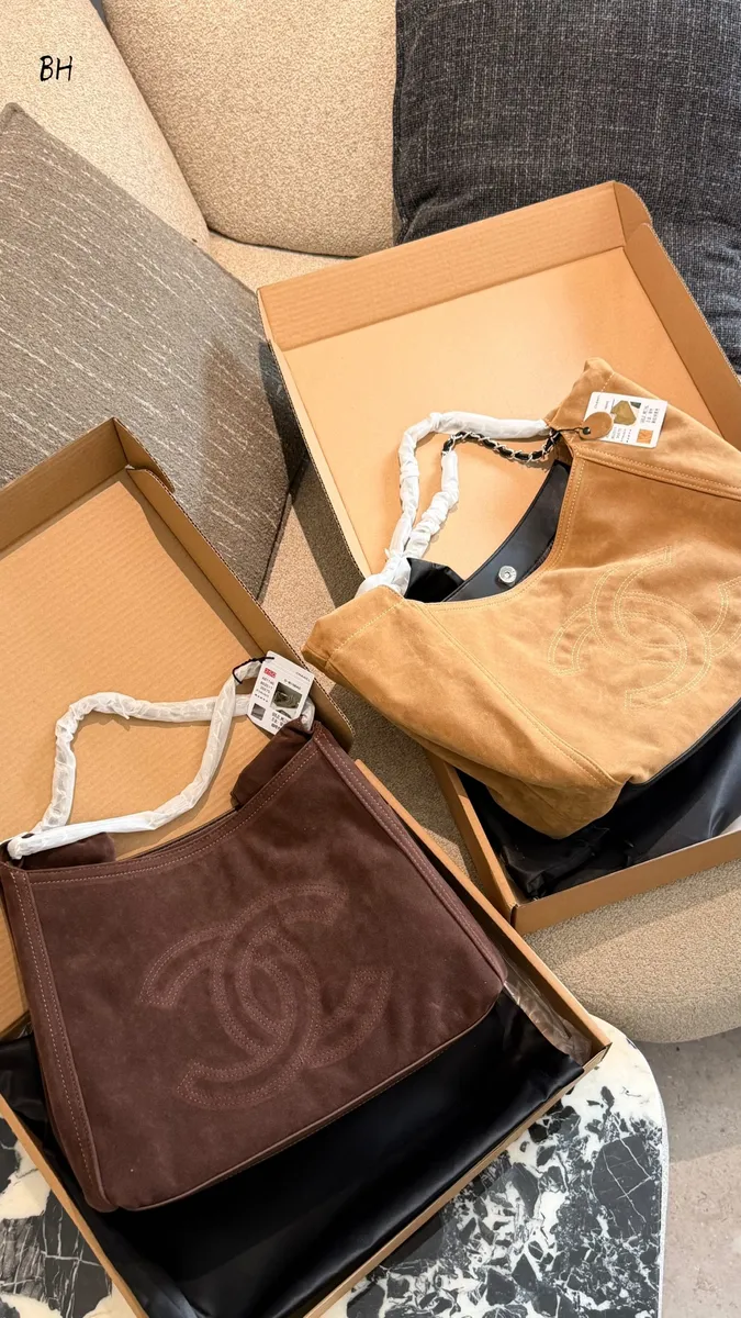 Chanel Chain Drawstring Crossbody Bag - 35 cm — source photograph 1 of 3