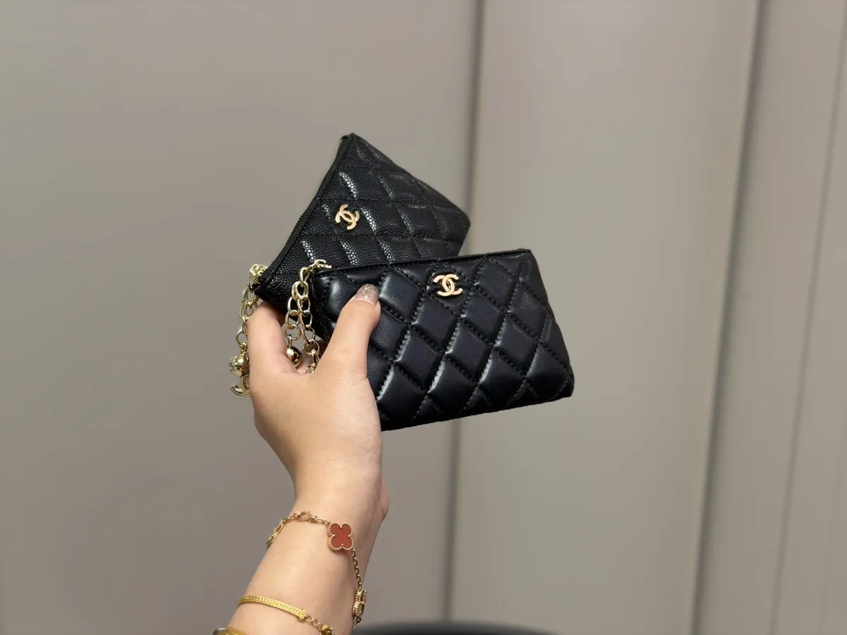 Chanel Classic Flap Handbag - 13.5 × 9 cm — source photograph 1 of 3