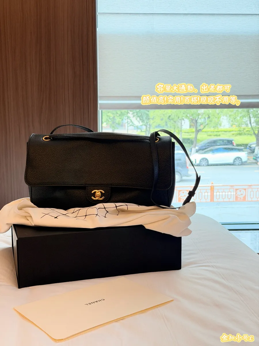 Chanel Classic Flap Mini Bag - 32 × 19 cm — source photograph 1 of 3