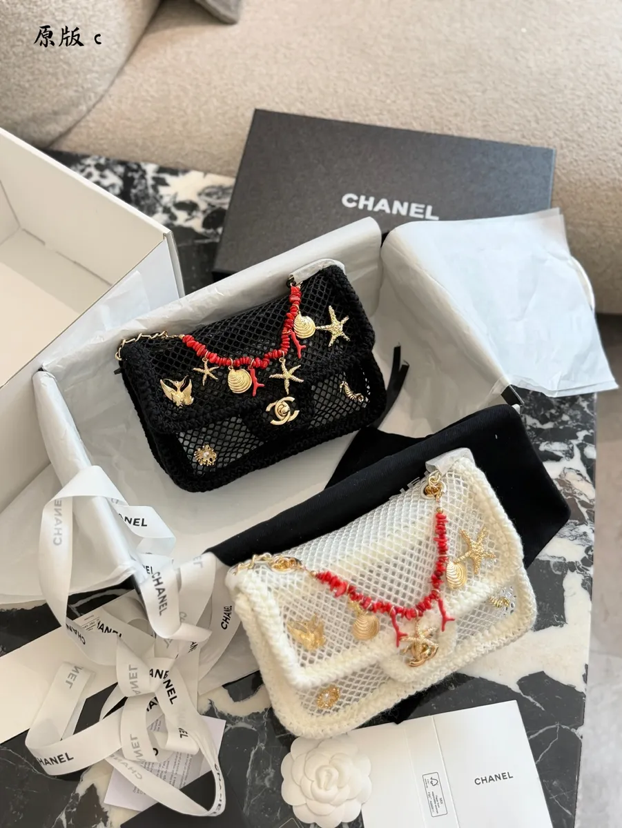 Chanel Coco Beach Handbag - 20 cm — source photograph 1 of 3