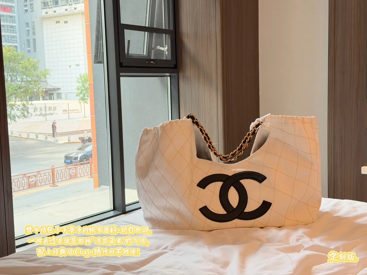 Chanel Coco Handbag - 44 × 28 cm — source photograph 1 of 3