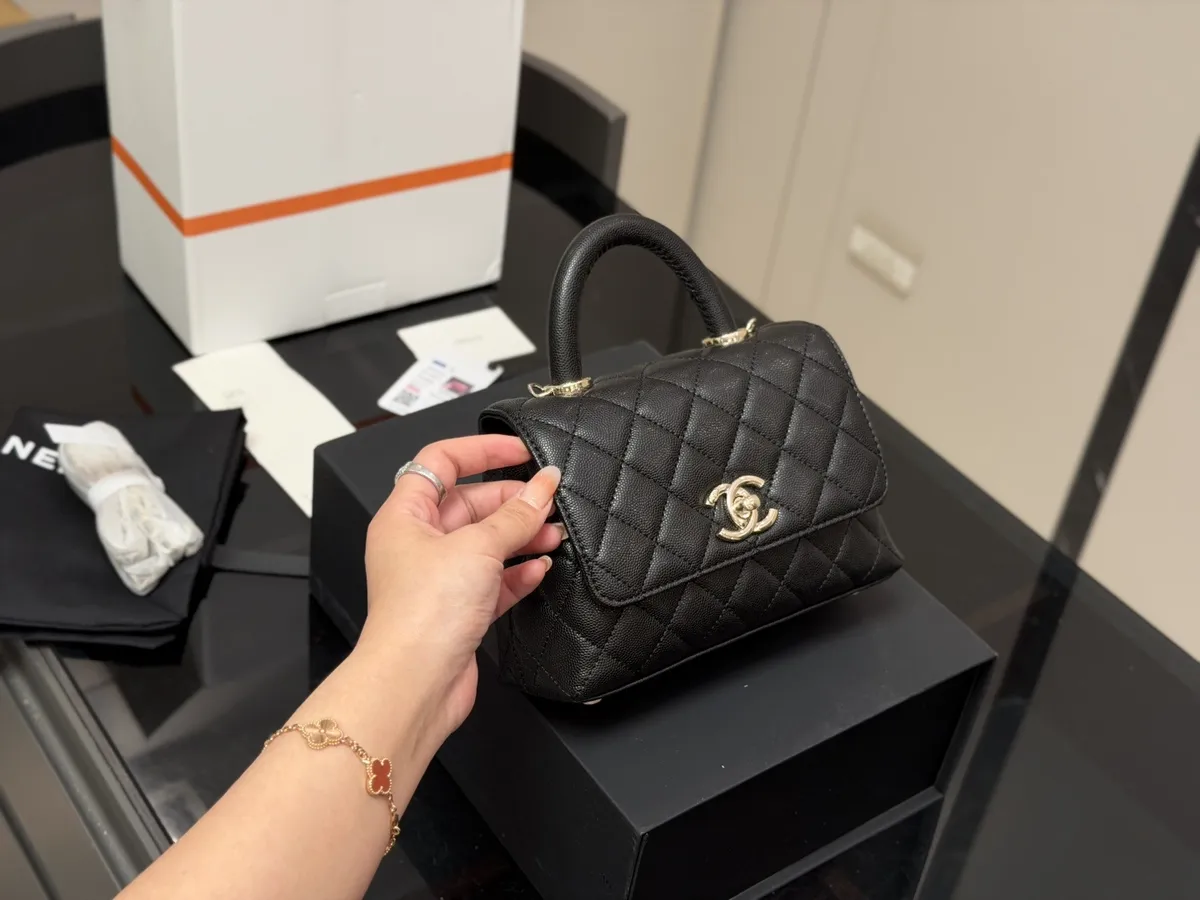 Chanel Coco Handle Top Handle Bag - 20 × 13 cm — source photograph 1 of 3