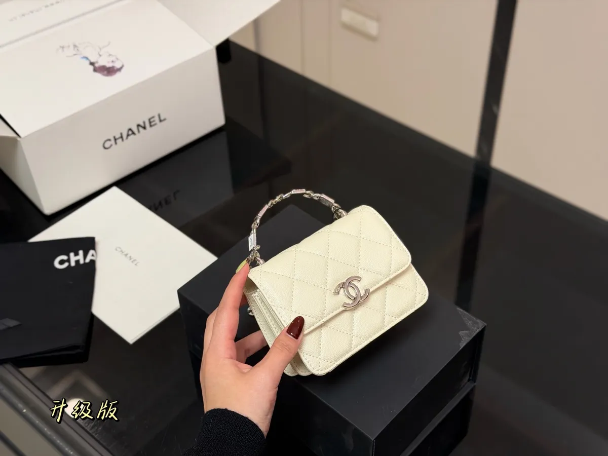 Chanel Coco Openwork Handbag - 13 × 10 cm — source photograph 1 of 3