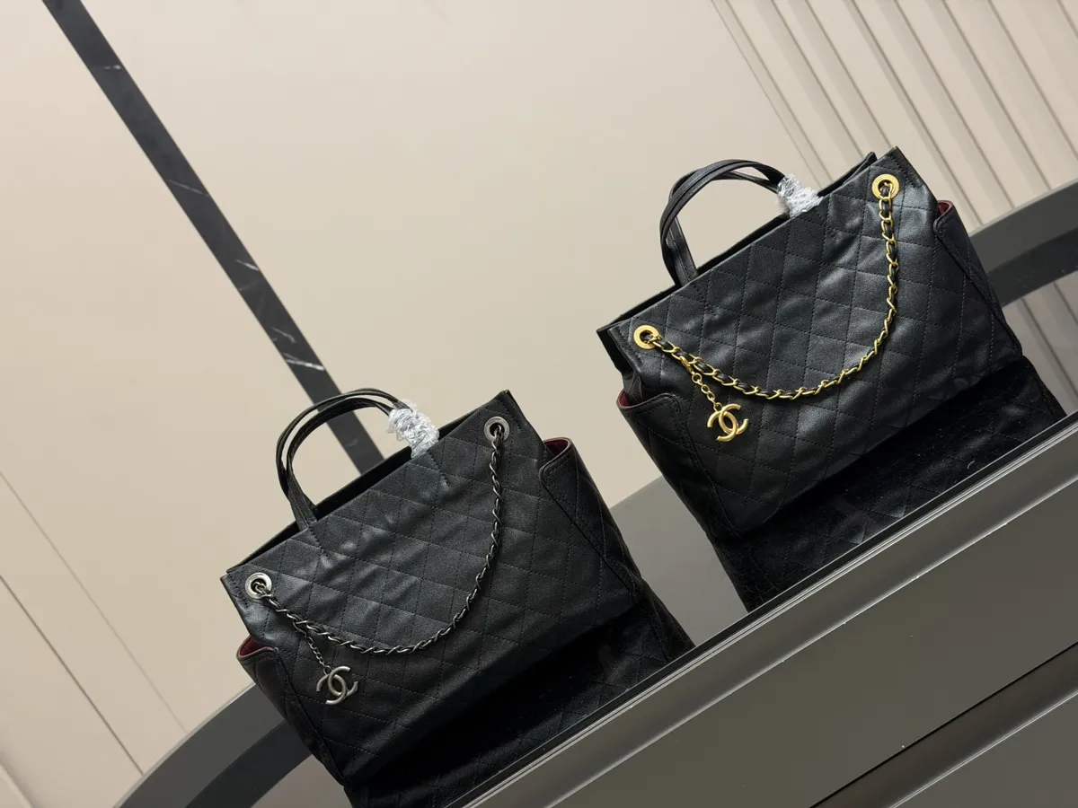 Chanel Coco Quilted Chain Tote Bag - 33 × 24 cm — source photograph 1 of 3