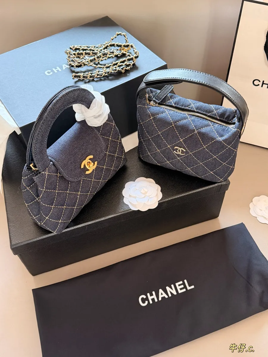 Chanel Kelly Denim Handbag - 20 × 12 cm — source photograph 1 of 3