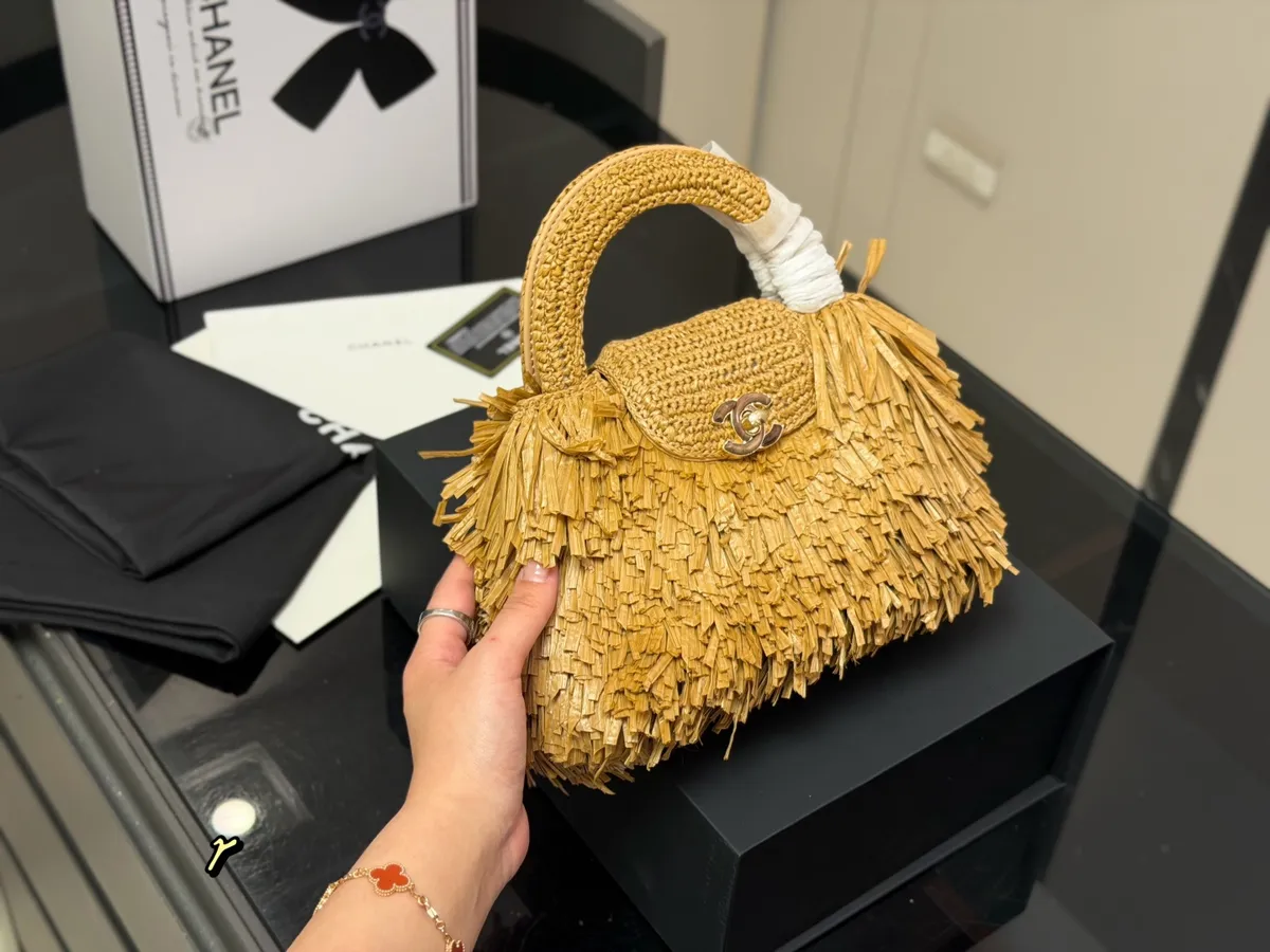 Chanel Kelly Raffia Style Handbag - 20 × 12 cm — source photograph 1 of 3