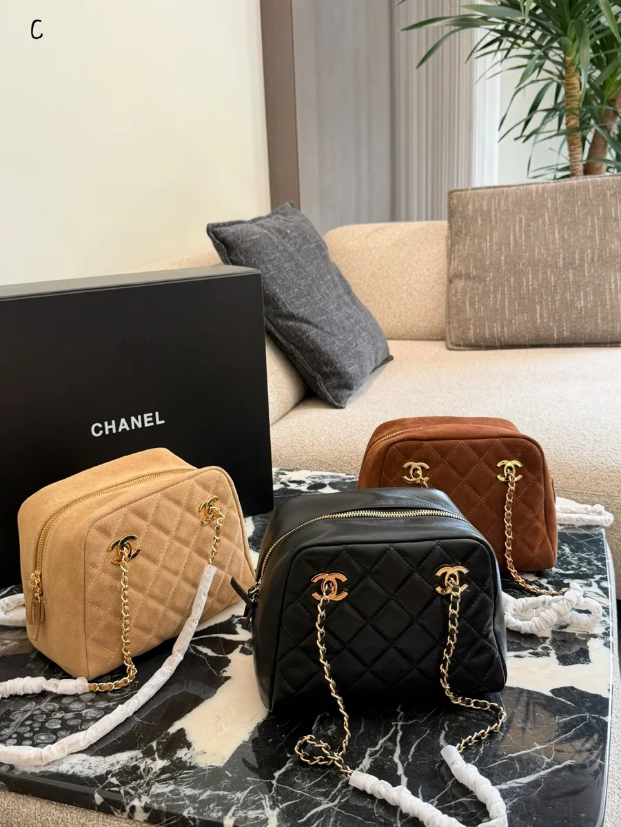 Chanel Quilted Check Crossbody Bag - 15 × 20 × 6 cm — source photograph 1 of 3