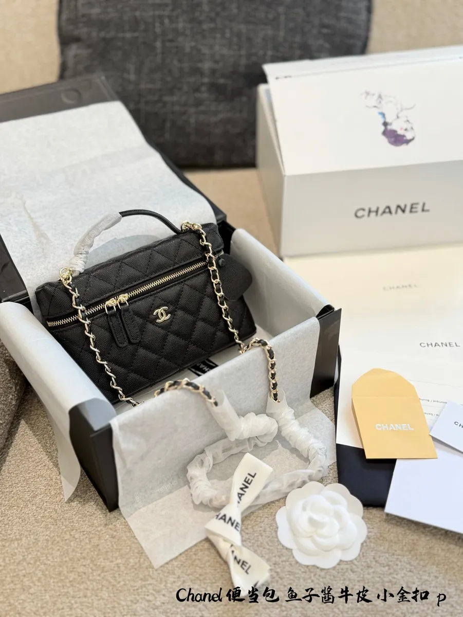 Chanel Quilted Check Crossbody Bag - 17 × 19.5 × 5 cm — source photograph 1 of 3