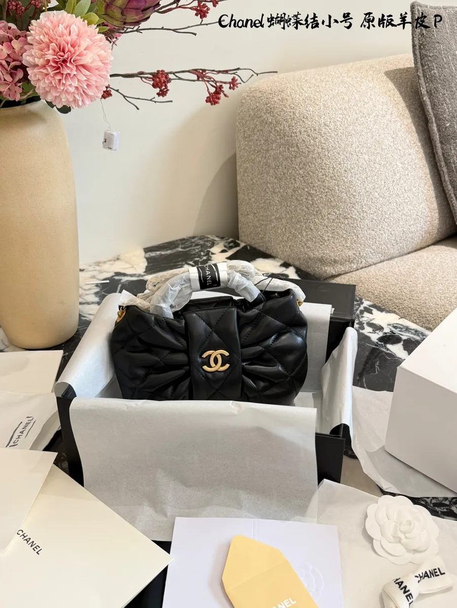 Chanel Quilted Check Crossbody Bag - 18 × 26 × 5 cm — source photograph 1 of 3