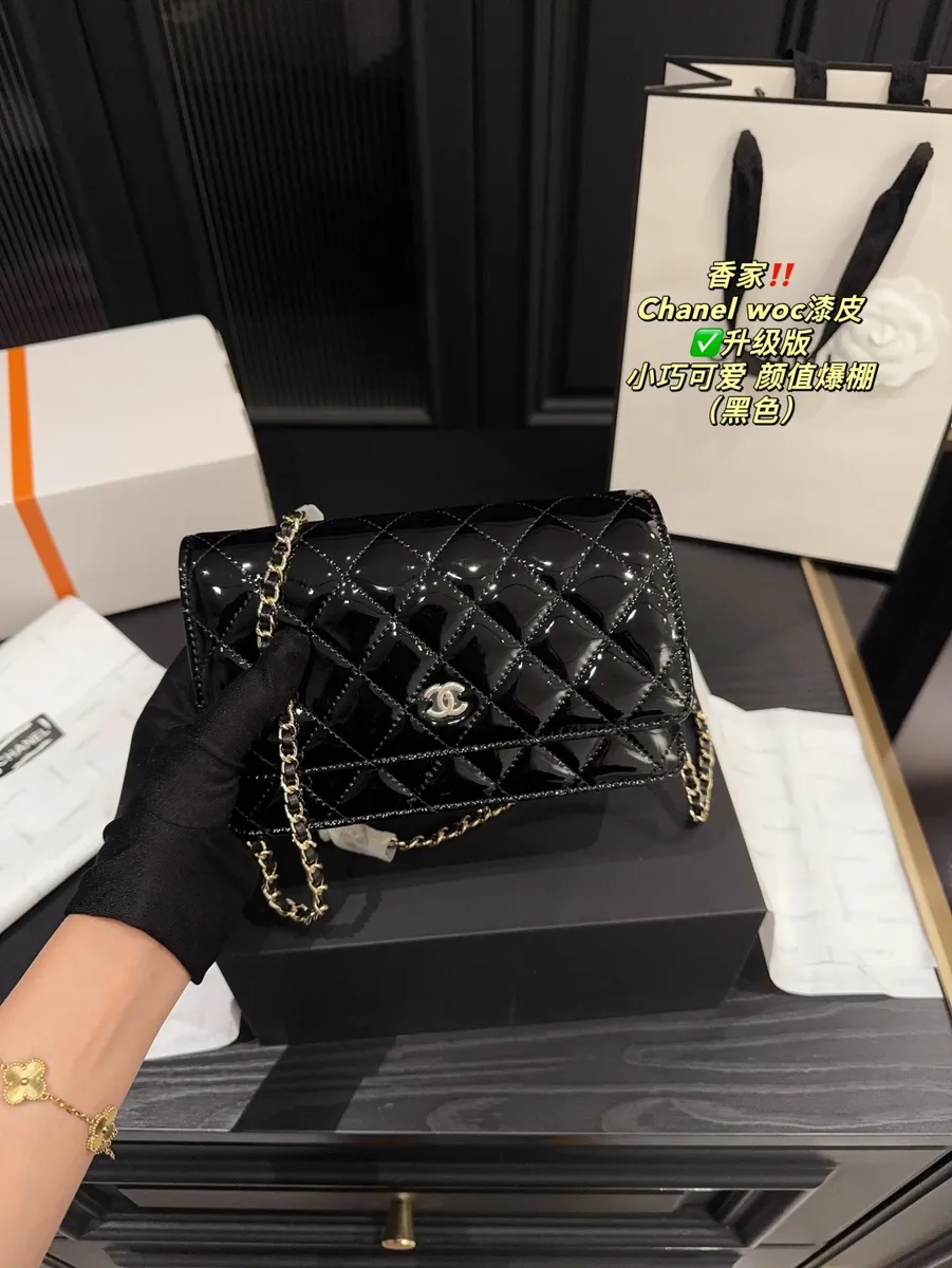 Chanel WOC Patent Finish Handbag - 19 × 11 cm — source photograph 1 of 3