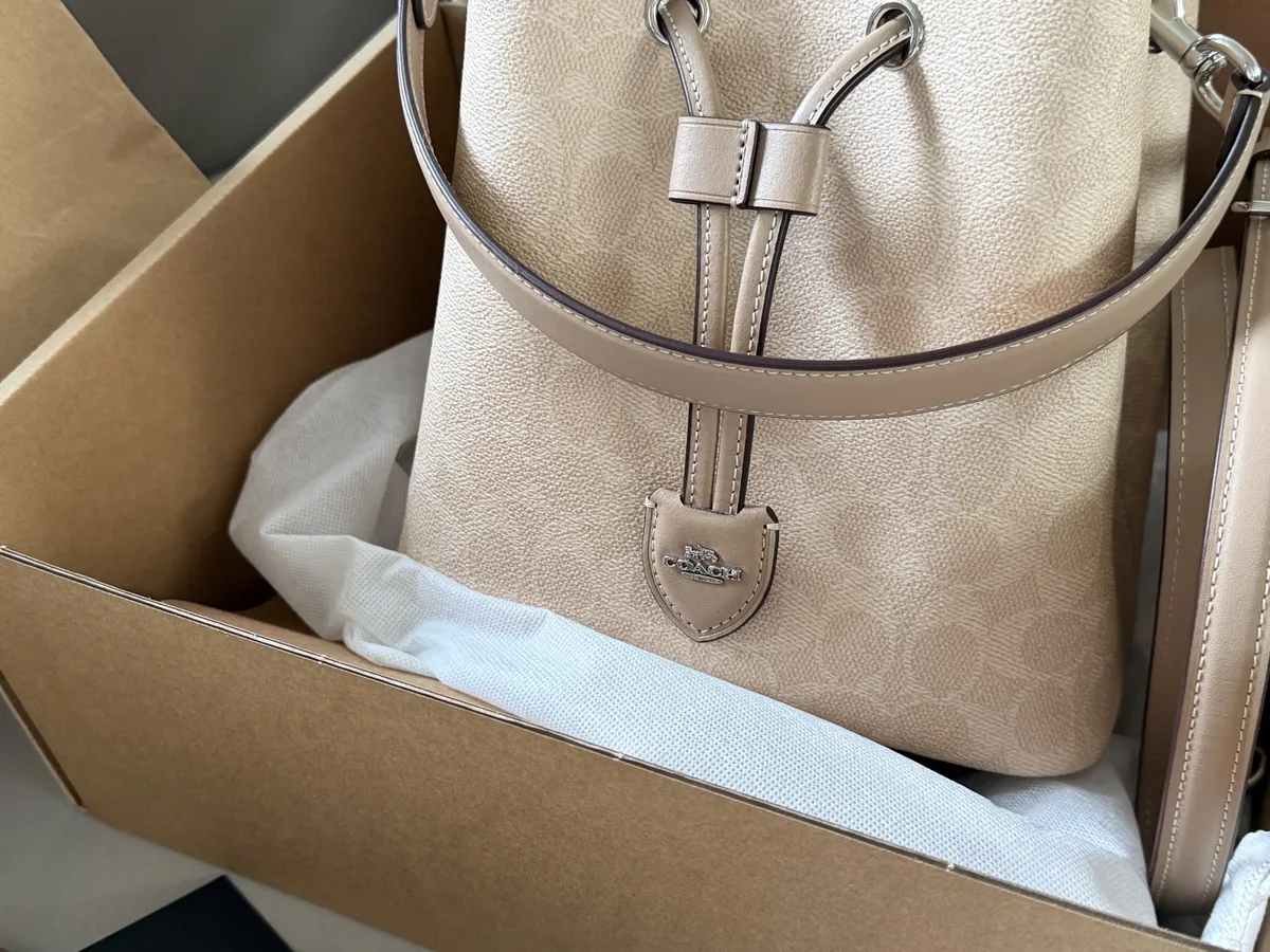 Coach Bucket Bag Replica - 22 × 21 cm — source photograph 1 of 3