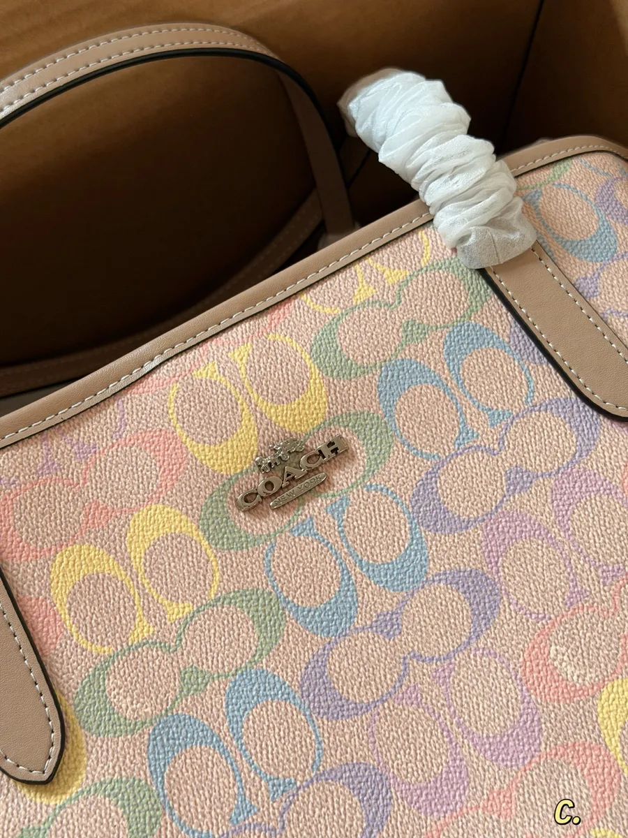 Coach City Tote Bag - 35 × 27 cm — source photograph 1 of 3