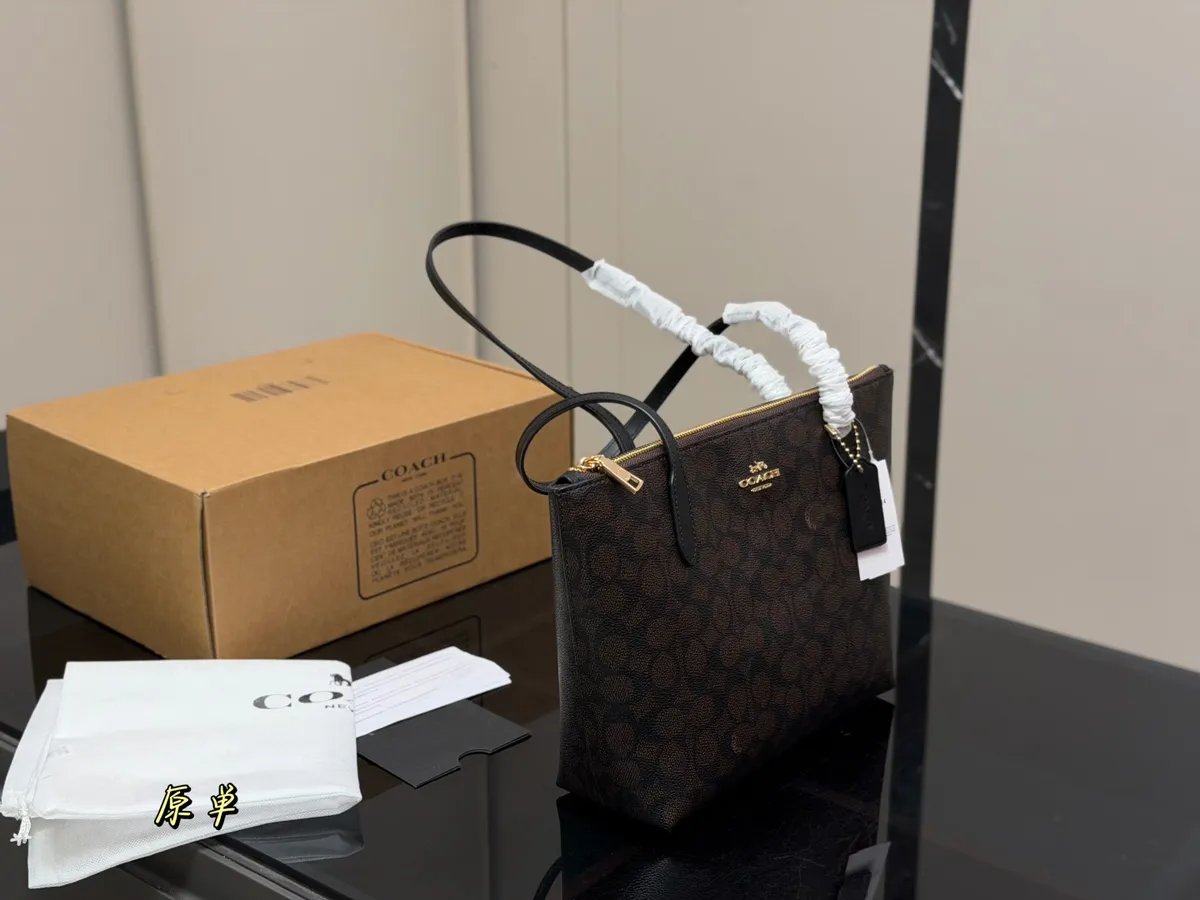 Coach City Tote Bag Replica - 25 × 22 cm — source photograph 1 of 3