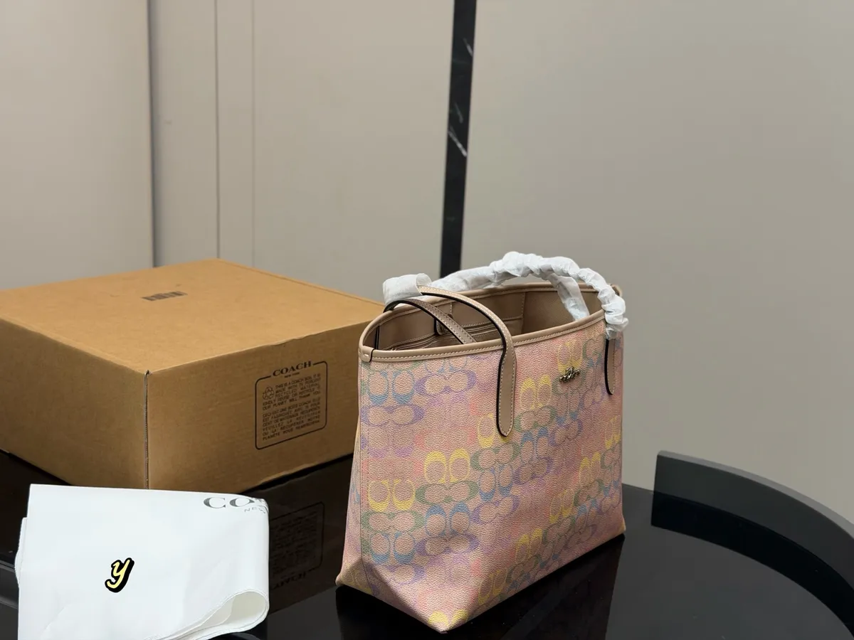 Coach City Tote Bag — source photograph 1 of 3