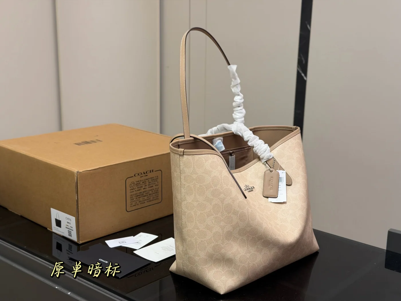 Coach City Tote Replica, beige — full tote